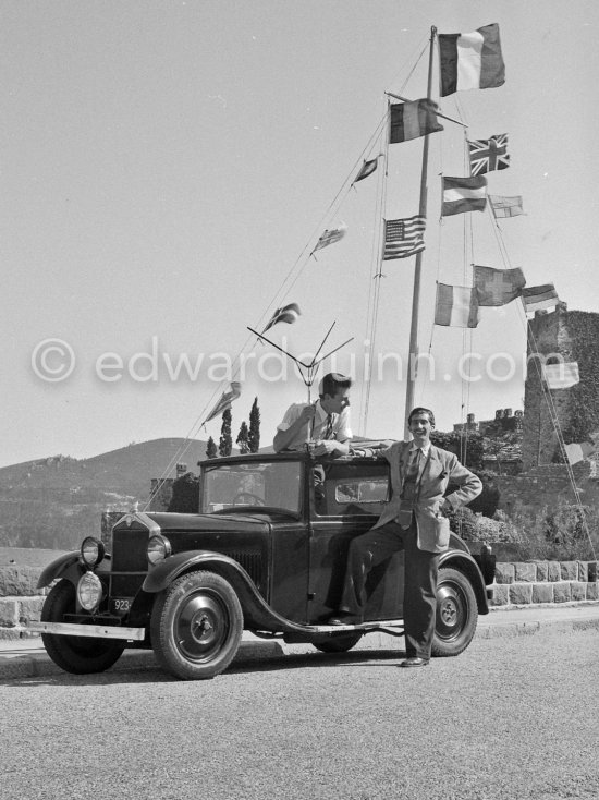 Edward Quinn and a friend. Clews Museum, La Napoule 1951. Quinn\'s car: Mathis Type PYC 1931 or 1932 cabriolet - Photo by Edward Quinn