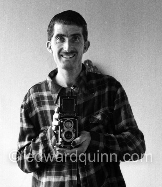 Edward Quinn with his Rolleiflex 3.5 A, autoportrait, Nice 1951. - Photo by Edward Quinn