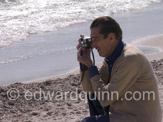 Edward Quinn with his Leica M3, Cannes 1994. Foto Heinz Bütler - Photo by Edward Quinn