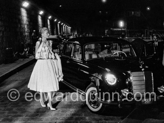 Princess Grace with arm in sling getting on Aristotle Onassis\' yacht Christina. Monaco harbor 1959. Car: 1951-55 Mercedes-Benz 220a Limousine (Grace Kelly) - Photo by Edward Quinn