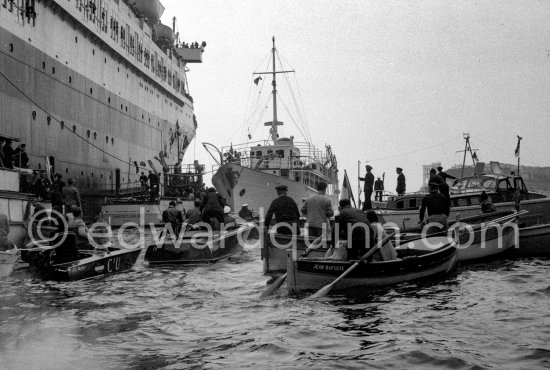 Arrival of Grace Kelly on the liner S.S. Constitution which brought her to Monaco for her marriage. Prince Rainier fetches her on his yacht Deo Juvante II. Monaco 1956. - Photo by Edward Quinn