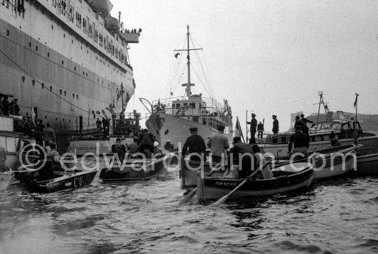 Arrival of Grace Kelly on the liner S.S. Constitution which brought her to Monaco for her marriage. Prince Rainier fetches her on his yacht Deo Juvante II. Monaco 1956. - Photo by Edward Quinn