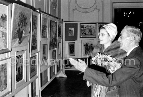 Princess Grace visiting painting exhibition at Hotel Hermitage (auction for Fréjus flood disaster). Monte Carlo 1960. (Grace Kelly) - Photo by Edward Quinn