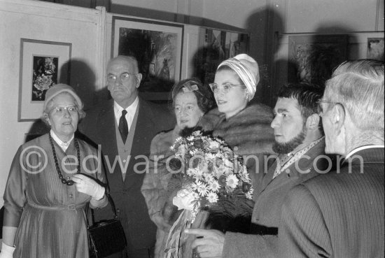 Princess Grace visiting painting exhibition at Hotel Hermitage (auction for Fréjus flood disaster). Monte Carlo 1960. (Grace Kelly) - Photo by Edward Quinn