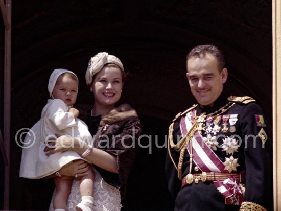 Prince Rainier and Princess Grace with Princess Caroline at the Palace window, Fête Nationale Monégasque. Monaco 1958. (Grace Kelly) - Photo by Edward Quinn