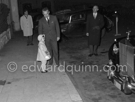 Princess Grace and Caroline leaving by train for Switzerland, seen off by Rainier. Monaco Station 1959. Car: 1956 Rolls-Royce Silver Cloud I, #LSXA243, Standard Saloon. Detailed info on this car by expert Klaus-Josef Rossfeldt see About/Additional Infos. - Photo by Edward Quinn