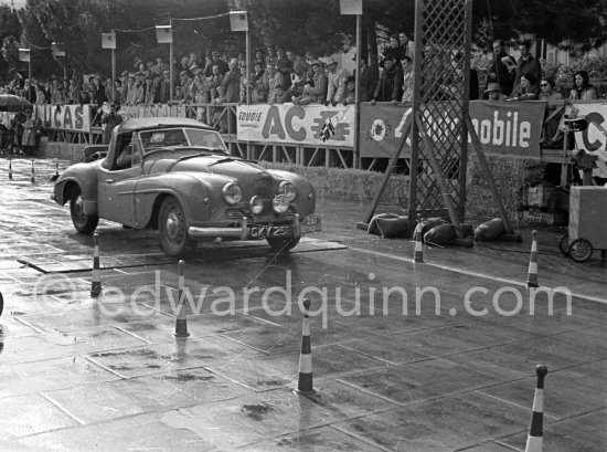 Winner in the 1500cc. class N° 267 Ellison / Robinson on Jowett Jupiter, 6th. undergoing the breaking and starting test. Cars will have to accelerate as fast as possible for 200 metres from a standing start, and then pull up in the shortest possible distance, for the cars have to keep a line between the axles. Rallye Monte Carlo 1951. - Photo by Edward Quinn