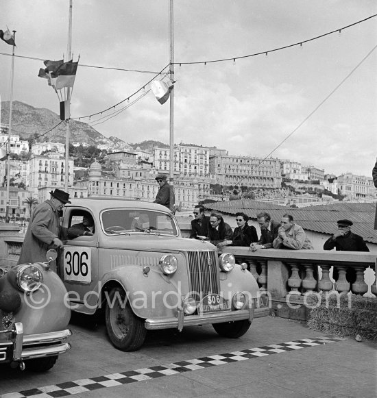 N° 306 Wharton / Langelaan on Ford Pilot taking part in the regularity speed test on the circuit of the Monaco Grand Prix. Rallye Monte Carlo 1951. - Photo by Edward Quinn