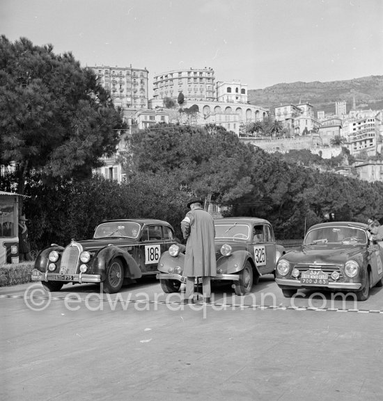 N° 186 Levegh / Marmonier on Talbot Lago Record, N° 325 Malleret / Lauvergnat on Citroën Traction Avant and N° 337 Collage / Huguet on Simca 8 Sport taking part in the regularity speed test on the circuit of the Monaco Grand Prix. Rallye Monte Carlo 1951. - Photo by Edward Quinn