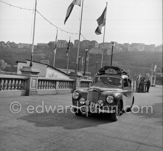 N° 75 Sneath / Sneath on Sunbeam-Talbot. Rallye Monte Carlo 1952. - Photo by Edward Quinn