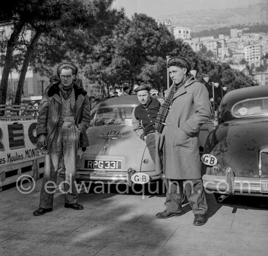 N° 152 Nairn / Steven on Austin A 90. Monte Carlo 1953. - Photo by Edward Quinn