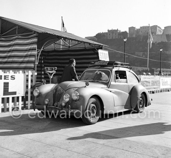 N° 166 Gascoigne-Pees / Stout on Healey Elliott. Rallye Monte Carlo 1953. - Photo by Edward Quinn