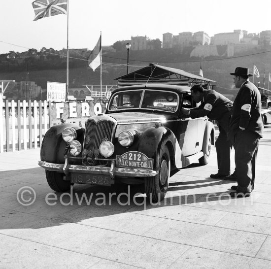 N° 212 Sutherland / Sutherland on Riley. Rallye Monte Carlo 1953. - Photo by Edward Quinn