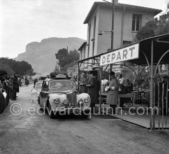 N° 211 Maguirre/Meckie on Sunbeam Talbot 90. Rallye Monte Carlo 1953. To prevent the competitors from taking the timekeepers by surprise and passing without being spotted the organisers decided to paint the front wings of the cars white with washable paint. This enabled the officials to identify them a long way off even if their rally plates were not easily visible because of dirt or their position on the car. (Louche p. 118) - Photo by Edward Quinn
