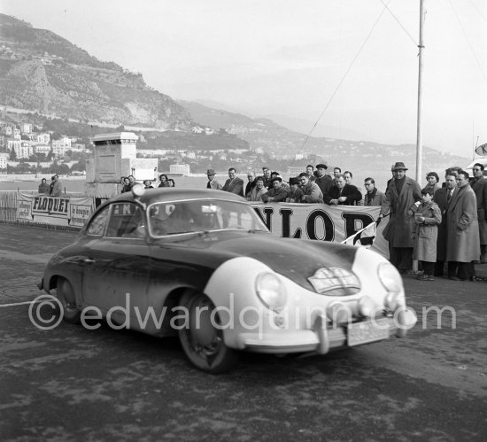 Porsche. Rallye Monte Carlo 1953.
To prevent the competitors from taking the timekeepers by surprise and passing without being spotted the organisers decided to paint the front wings of the cars white with washable paint. This enabled the officials to identify them a long way off even if their rally plates were not easily visible because of dirt or their position on the car. (Louche p. 118) - Photo by Edward Quinn