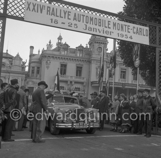 N° 92 Lambton / Brandon on Jaguar MK VII, in front of Casino Monte Carlo. Rallye Monte Carlo 1954. - Photo by Edward Quinn