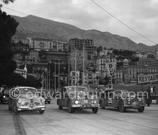 N° 63 Bornand / Spiliotakis on Alfa Romeo, Cecil Vard / Jolley on Jaguar MK VII, Warren / Cooper on Riley Pathfinder. Rallye Monte Carlo 1954. - Photo by Edward Quinn