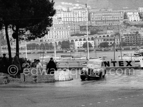 N° 251 Harper / Humphey on Sunbeam Talbot MK III taking part in the regularity speed test on the circuit of the Monaco Grand Prix. Rallye Monte Carlo 1955. - Photo by Edward Quinn