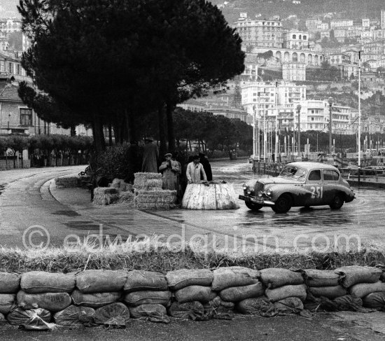 N° 251 Harper / Humphey on Sunbeam Talbot MK III taking part in the regularity speed test on the circuit of the Monaco Grand Prix. Rallye Monte Carlo 1955. - Photo by Edward Quinn