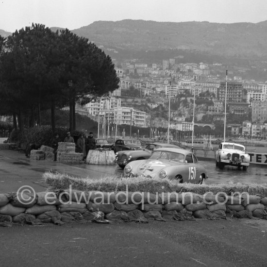 N° 151 Johansson / Jensen sur Porsche 356 1300, N° 118 Faulkner / Silverthorne on Aston Martin DB2-4, N° 90 Appleyard / Appleyard on Jaguar Mk VII, N° 112 Vard / Jolley on Jaguar MK VII taking part in the regularity speed test on the circuit of the Monaco Grand Prix. Rallye Monte Carlo 1955. - Photo by Edward Quinn