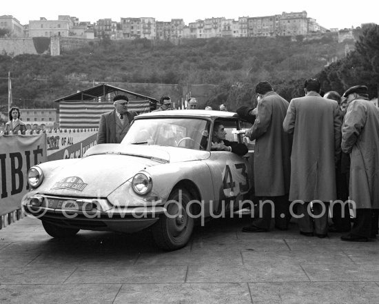 N° 43 Capravesnes (Coltelloni) / Alexandre on Citroën DS. Rallye Monte Carlo 1956. - Photo by Edward Quinn