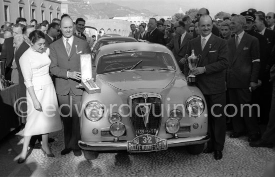 N° 32 Louis Chiron / Gino Longo on Lancia Aurélia GT, 1st in Cat. 2, Classe 1. Rallye Monte Carlo 1956. - Photo by Edward Quinn