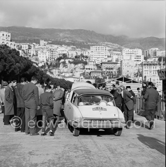 N° 43 Capravesnes (Coltelloni) / Alexandre on Citroën DS. Monte Carlo Rally 1956. - Photo by Edward Quinn