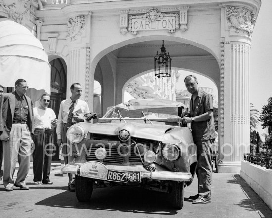 Damaged N° 200, Ford Taunus 12M.16. Rallye International des Alpes 1954. In front of Carlton Hotel, Cannes 1954. - Photo by Edward Quinn