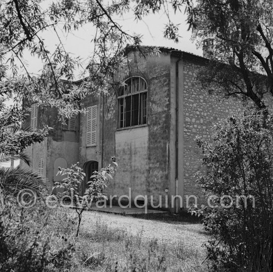 The vast residence where Auguste Renoir lived in until his death in 1919. Cagnes-sur-Mer 1962 - Photo by Edward Quinn