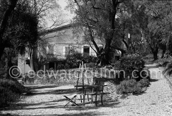 The old farmhouse of the estate of Auguste Renoir.
Cagnes-sur-Mer 1962 - Photo by Edward Quinn