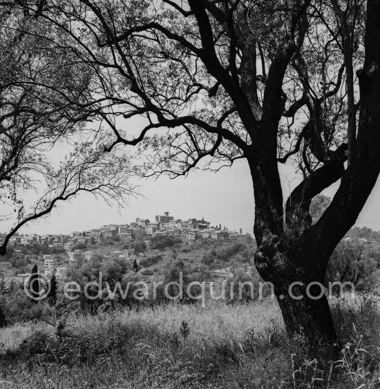 - Photo by Edward Quinn