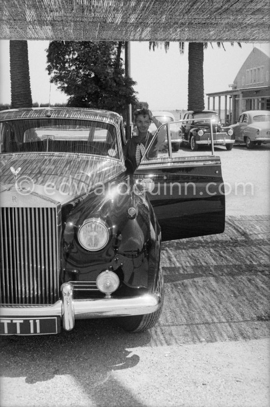 The American actress Debbie Reynolds was discovered in a beauty contest. She was marketed by MGM as "the Legion of Decency\'s answer to Brigitte Bardot". Nice Airport 1957. 1957 Rolls-Royce Silver Cloud I, #LSDD272, left-hand drive Standard Steel Sport Saloon. Detailed info on this car by expert Klaus-Josef Rossfeldt see About/Additional Infos. - Photo by Edward Quinn