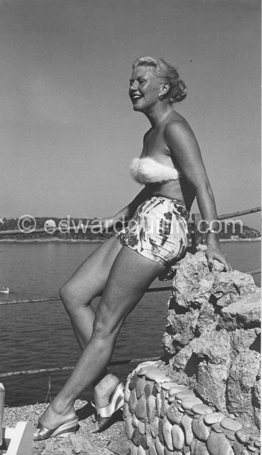 Ginger Rogers at Monte Carlo Beach 1952. - Photo by Edward Quinn