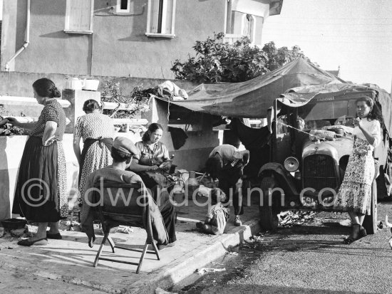Gypsies on the occasion of the yearly pilgrimage and festival of the Gypsies in honor of Saint Sara, Saintes-Maries-de-la-Mer in 1953. Car: Renault - Photo by Edward Quinn