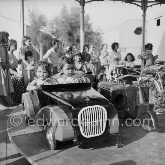 Gypsies on the occasion of the yearly pilgrimage and festival of the Gypsies in honor of Saint Sara, Saintes-Maries-de-la-Mer in 1953. - Photo by Edward Quinn