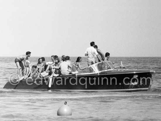 Gunter Sachs and friends on a Riva boat. Saint-Tropez 1961. - Photo by Edward Quinn