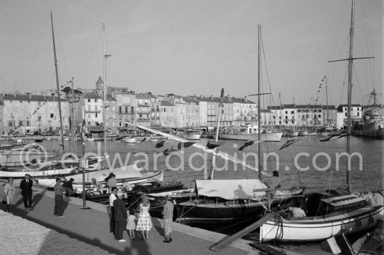 Saint-Tropez harbor 1961. - Photo by Edward Quinn