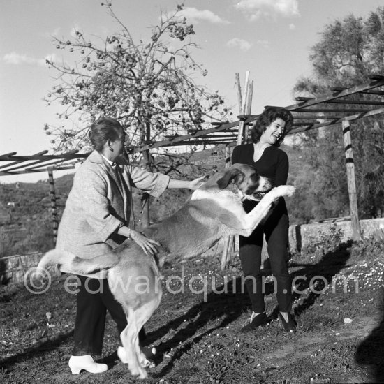 Malila Sandoval, San Salvador actress, daughter of San Salvador diplomat and niece of widow of Saint-Exupéry, famous French aviator. Comtesse Consuelo (widow of the aviator). Magagnosc 1957. - Photo by Edward Quinn