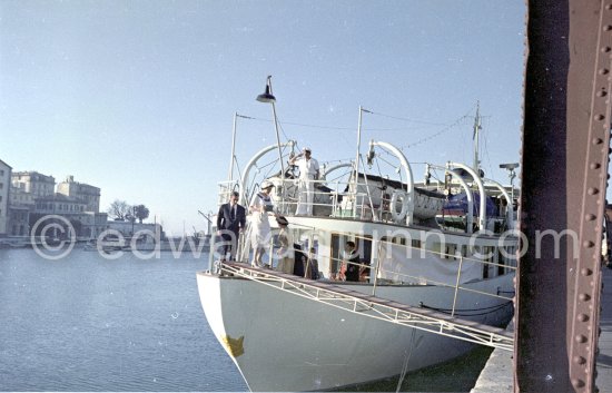 The Shah of Persia and Soraya leaving the yacht Chashvar. Nice 1957. - Photo by Edward Quinn