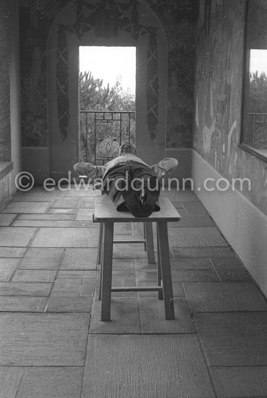 Workout Georges Simenon style. Villa Golden Gate, Cannes 1955. - Photo by Edward Quinn