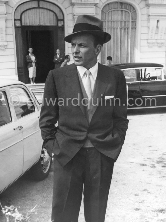 Ol’ Blue Eyes Frank Sinatra at the height of his fame; he’d won an Oscar for „From Here to Eternity“ and was receiving rave reviews for his album „Come Fly with Me“. Monte Carlo 1958. - Photo by Edward Quinn