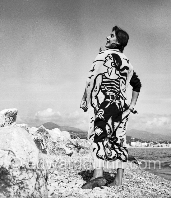 Beauty queen Rina Sorba shows her bath towel right next to the Promenade des Anglais in Nice 1953. - Photo by Edward Quinn