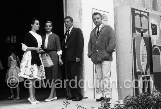 Rod Steiger and Claire Bloom (and not yet identified couple), ceramic exhibition, Vallauris 1960 - Photo by Edward Quinn