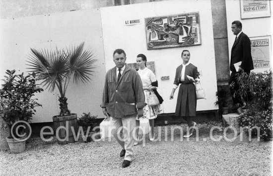 Rod Steiger and Claire Bloom (and not yet identified couple), ceramic exhibition, Vallauris 1960 - Photo by Edward Quinn