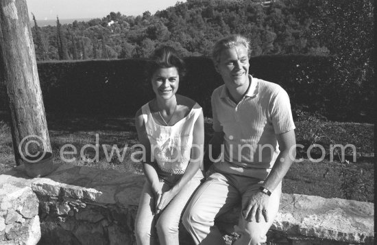 The Earl of Suffolk and his wife. Antibes 1961. - Photo by Edward Quinn