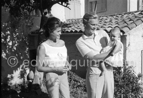 The Earl of Suffolk and his wife with their baby. Antibes 1961. - Photo by Edward Quinn