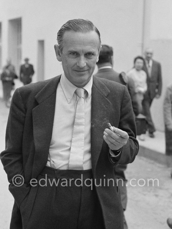 Graham Sutherland at the occasion of the installation of Pablo Picasso's "The Fall of Icarus". Vallauris, 29 March 1958. - Photo by Edward Quinn
