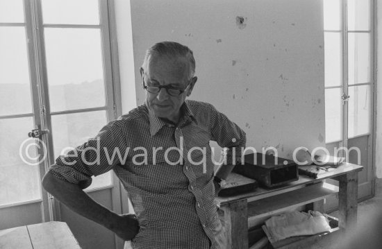 Graham Sutherland at La Villa Blanche. Menton 1974 - Photo by Edward Quinn