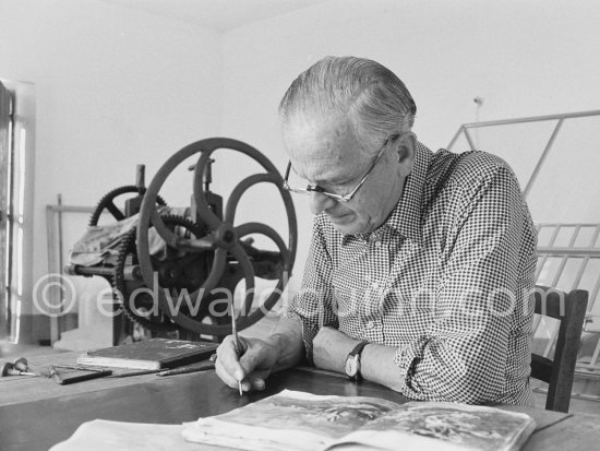 Graham Sutherland working at an etching at his La Villa Blanche. Menton 1974. - Photo by Edward Quinn