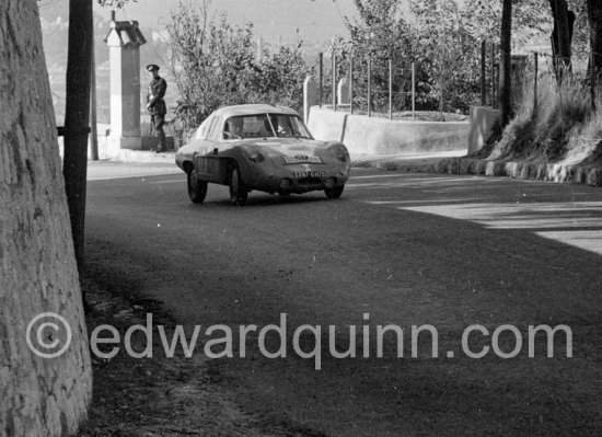 Gérard Laureau (F) /Adda, N° 117 DB Panhard HBR5. Tour de France de l\'Automobile. Nice 1958. - Photo by Edward Quinn